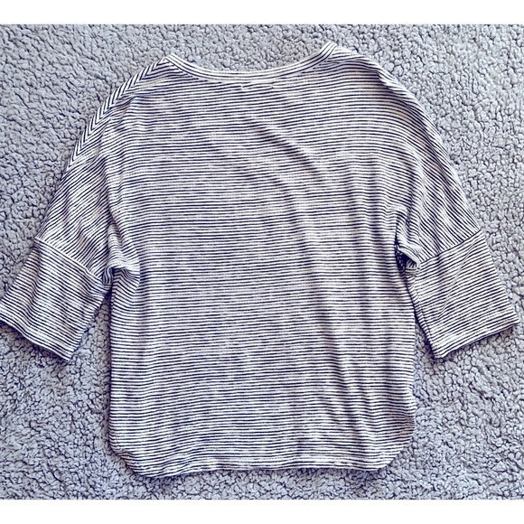 Max Studio Medium Black & White Striped Short Sleeve Top. - Picture 7 of 8
